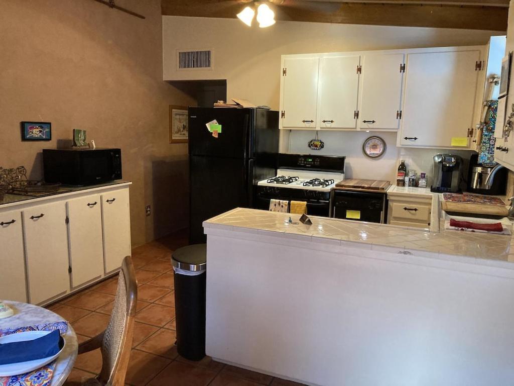 Casa Azul - Cute Centrally Located Adobe With Large Fenced Outdoor Living For Pets And Adults, Non-Smoking Tucson Eksteriør billede