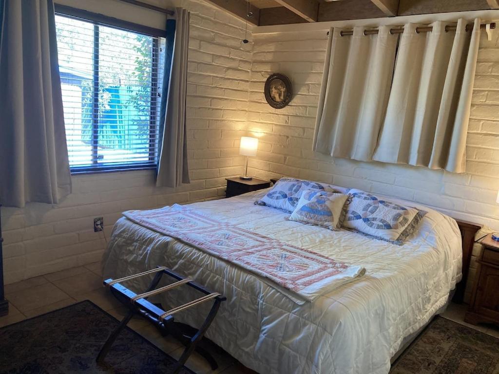 Casa Azul - Cute Centrally Located Adobe With Large Fenced Outdoor Living For Pets And Adults, Non-Smoking Tucson Eksteriør billede