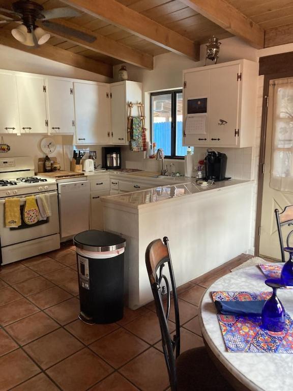 Casa Azul - Cute Centrally Located Adobe With Large Fenced Outdoor Living For Pets And Adults, Non-Smoking Tucson Eksteriør billede