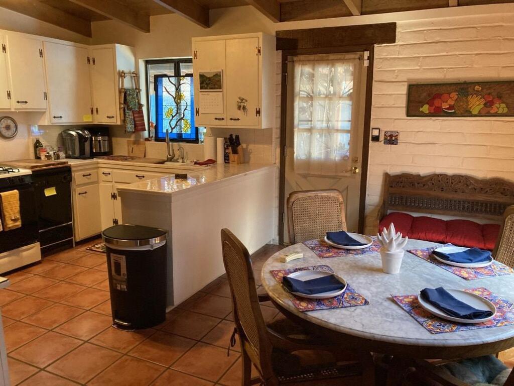 Casa Azul - Cute Centrally Located Adobe With Large Fenced Outdoor Living For Pets And Adults, Non-Smoking Tucson Eksteriør billede