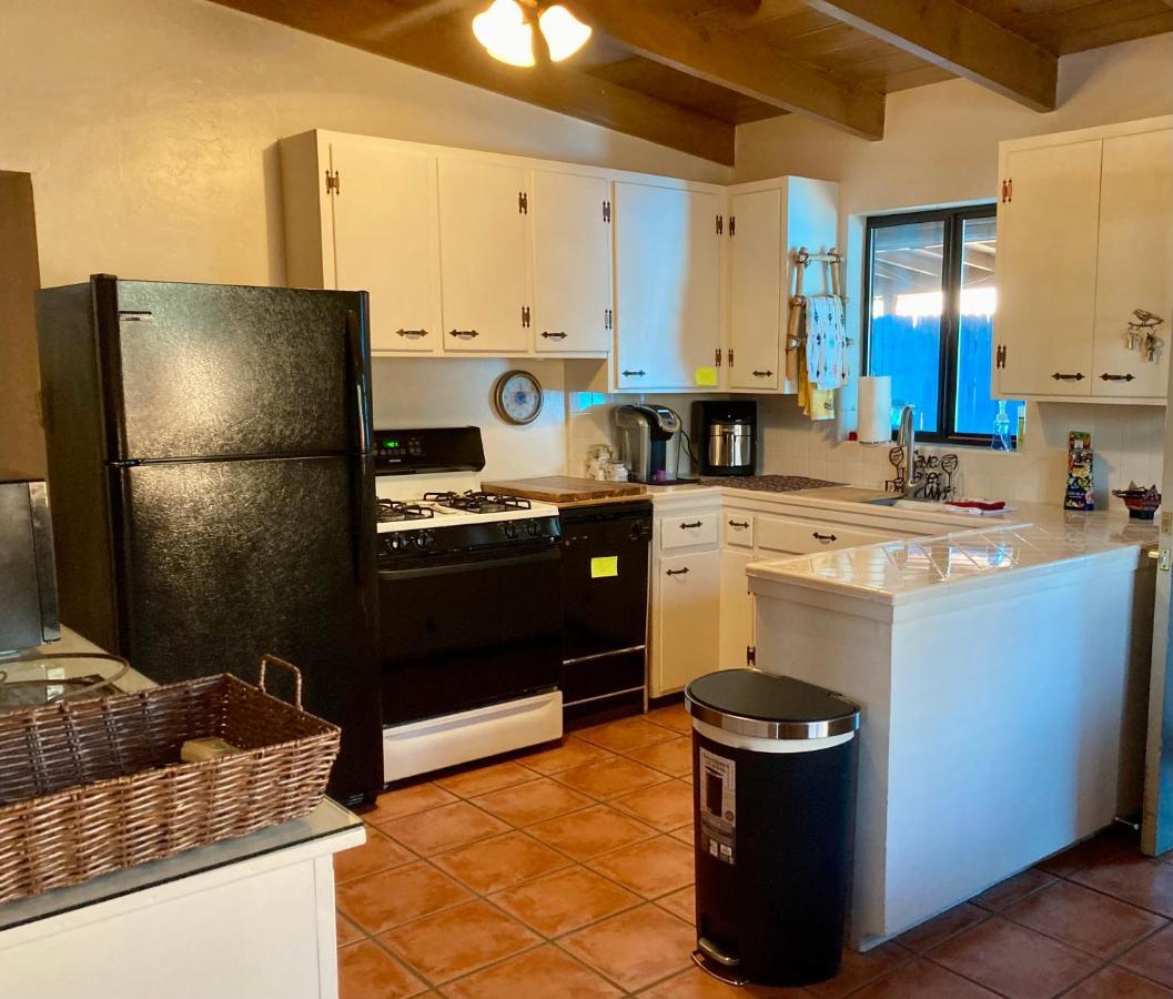Casa Azul - Cute Centrally Located Adobe With Large Fenced Outdoor Living For Pets And Adults, Non-Smoking Tucson Eksteriør billede